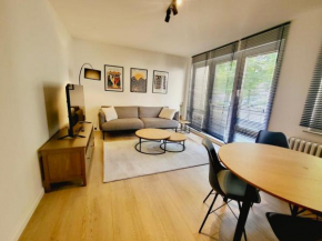 Moderne Wohnung mit großem Balkon